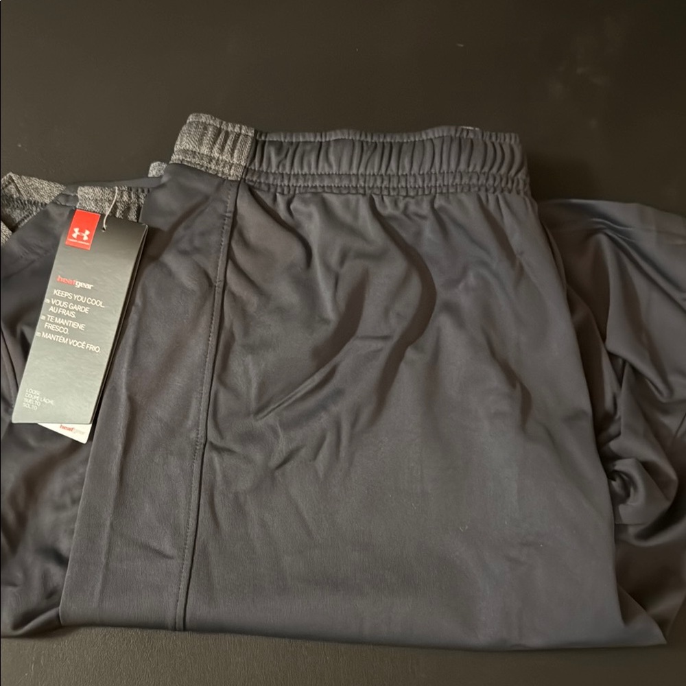Under Armour Men's Heatgear loose fit shorts